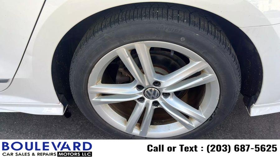2015 Volkswagen Passat V6 SEL Premium Sedan 4D photo