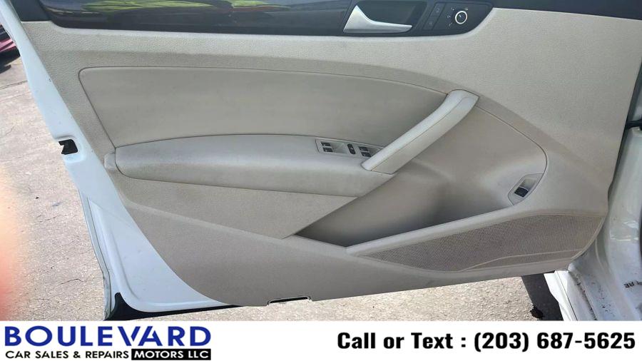 2015 Volkswagen Passat V6 SEL Premium Sedan 4D photo