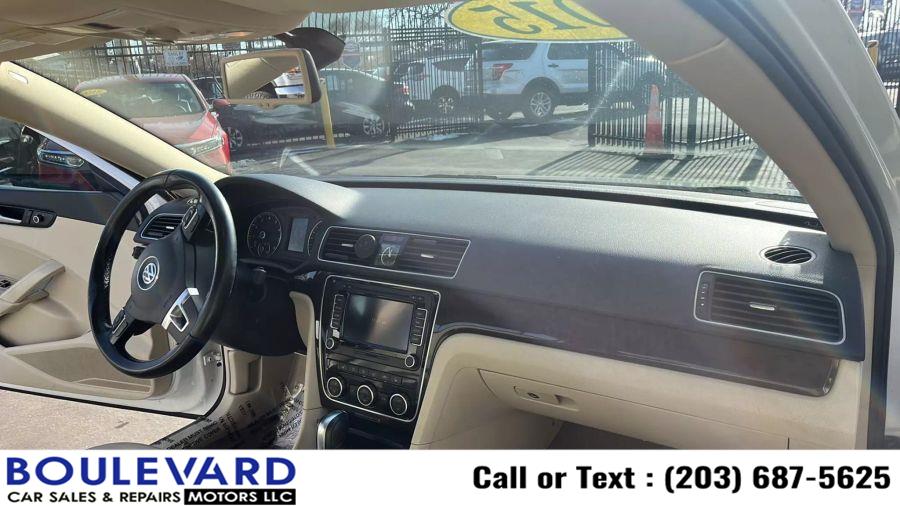 2015 Volkswagen Passat V6 SEL Premium Sedan 4D photo