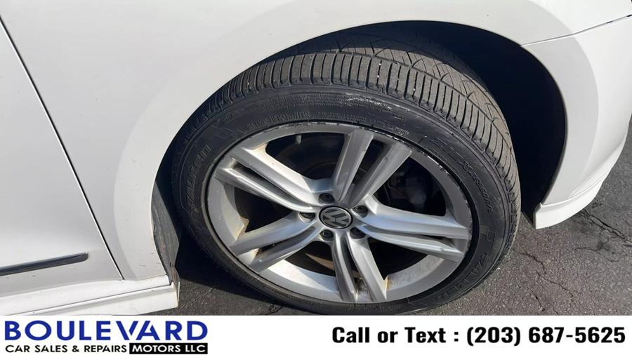 2015 Volkswagen Passat V6 SEL Premium Sedan 4D photo