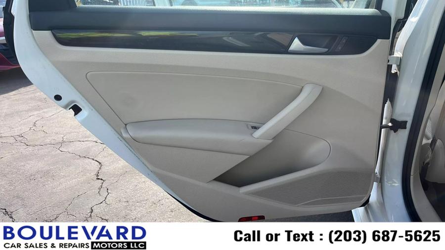 2015 Volkswagen Passat V6 SEL Premium Sedan 4D photo