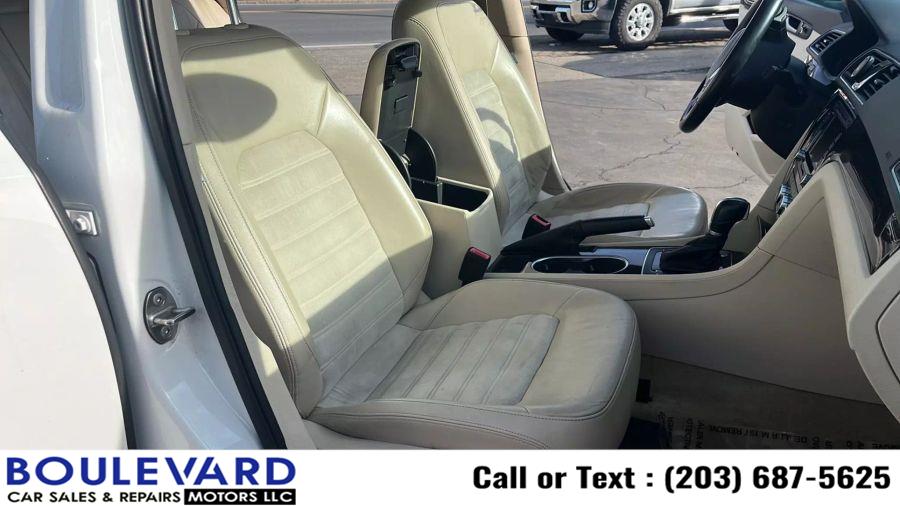 2015 Volkswagen Passat V6 SEL Premium Sedan 4D photo
