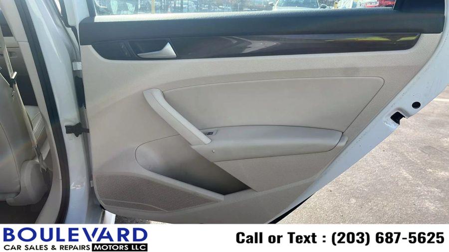 2015 Volkswagen Passat V6 SEL Premium Sedan 4D photo