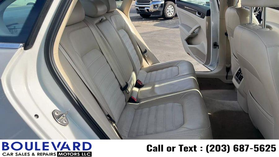 2015 Volkswagen Passat V6 SEL Premium Sedan 4D photo