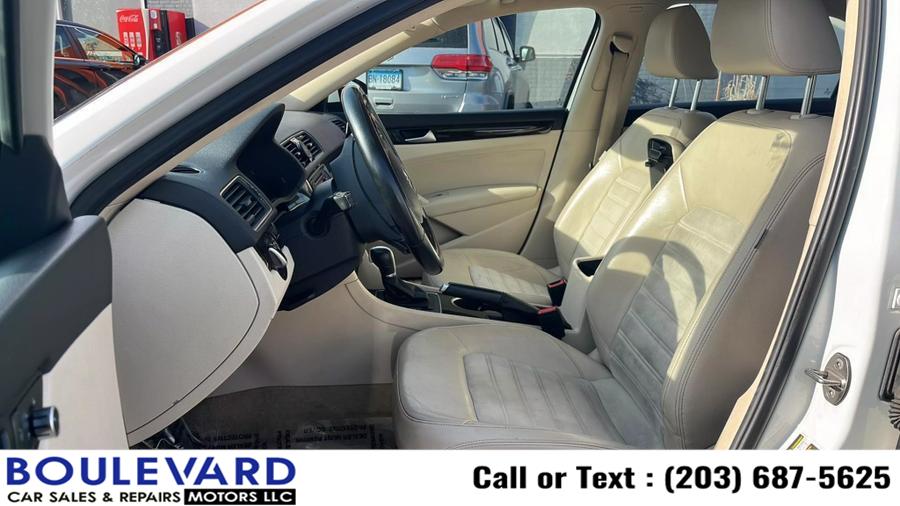 2015 Volkswagen Passat V6 SEL Premium Sedan 4D photo