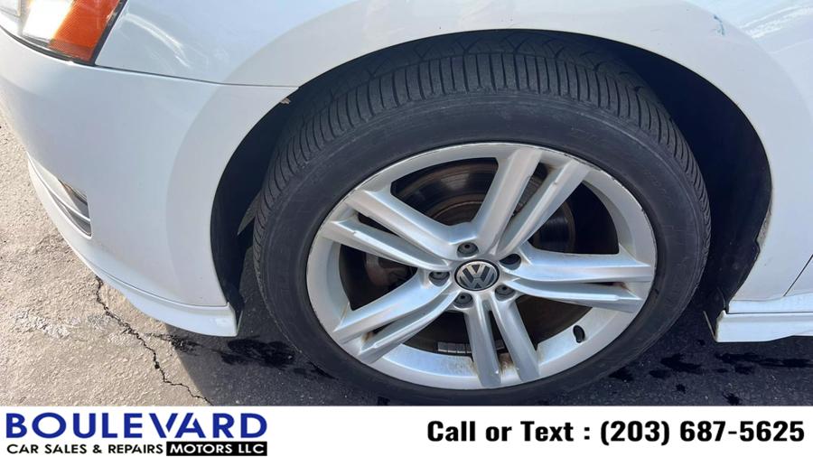 2015 Volkswagen Passat V6 SEL Premium Sedan 4D photo