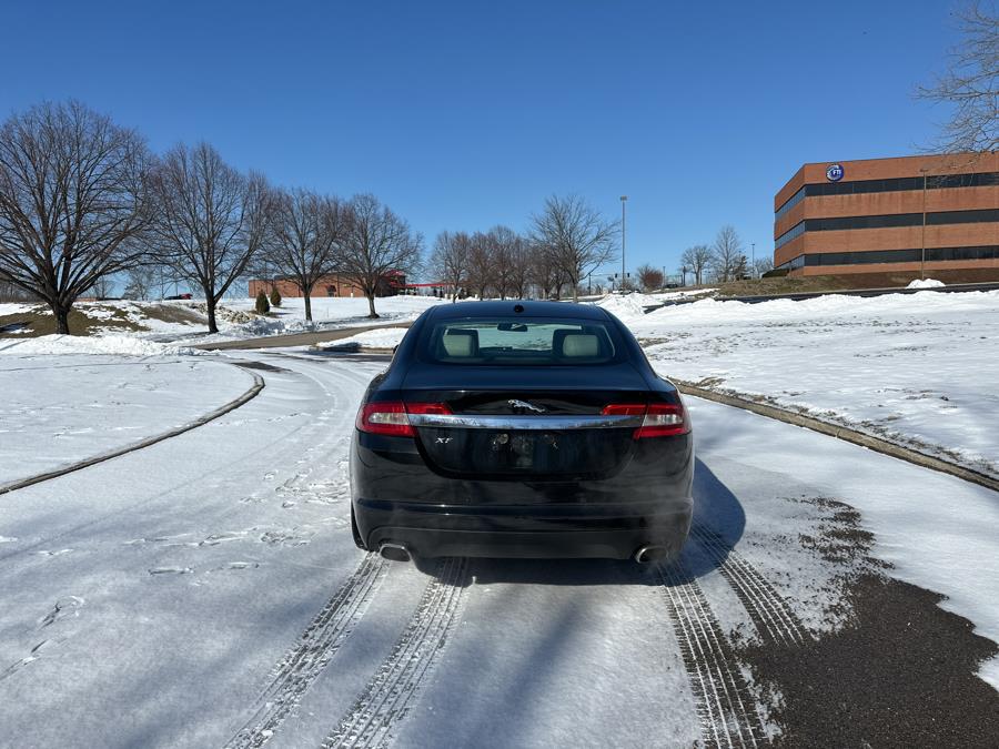 2010 Jaguar XF Premium Luxury photo