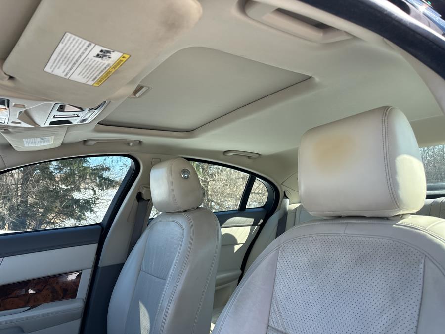 2010 Jaguar XF Premium Luxury photo
