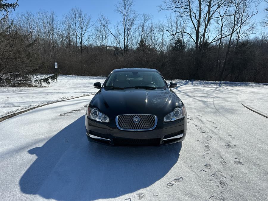 2010 Jaguar XF Premium Luxury photo