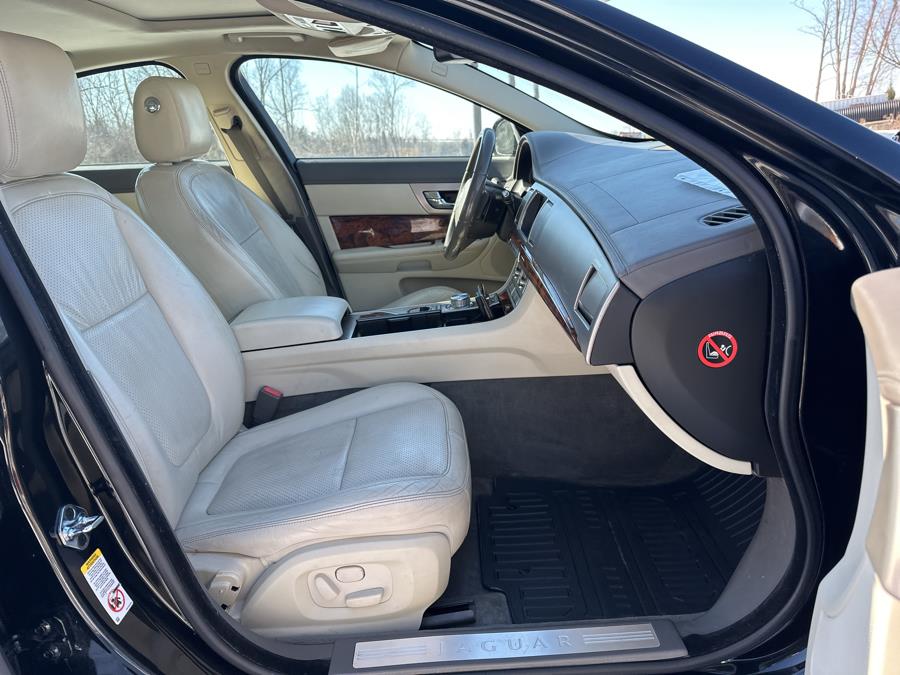2010 Jaguar XF Premium Luxury photo