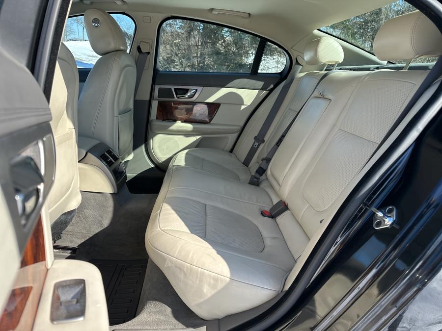 2010 Jaguar XF Premium Luxury photo