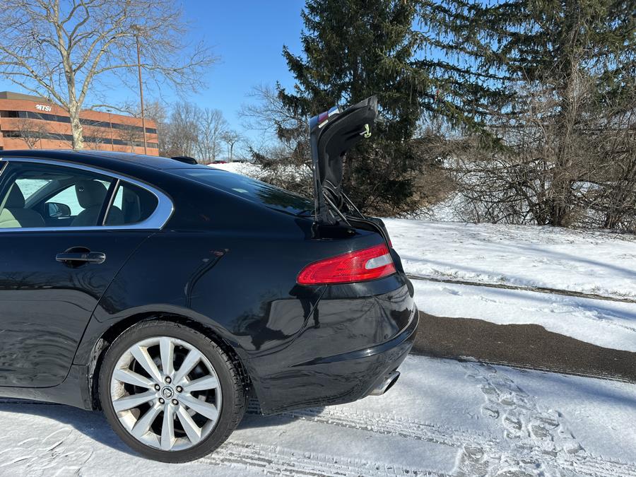 2010 Jaguar XF Premium Luxury photo