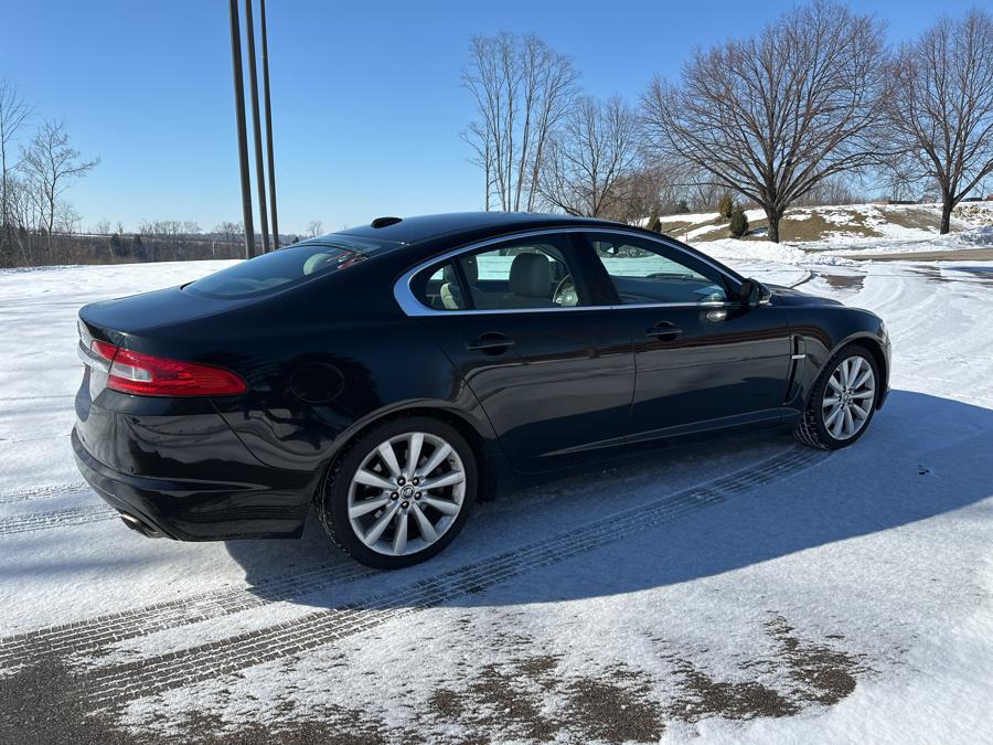2010 Jaguar XF Premium Luxury photo