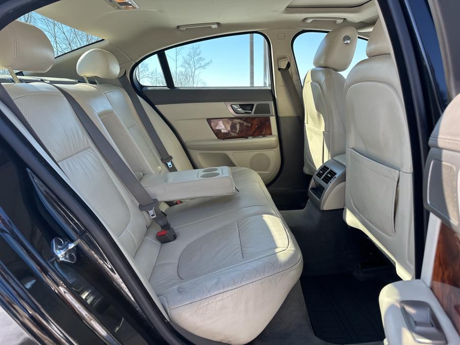 2010 Jaguar XF Premium Luxury photo