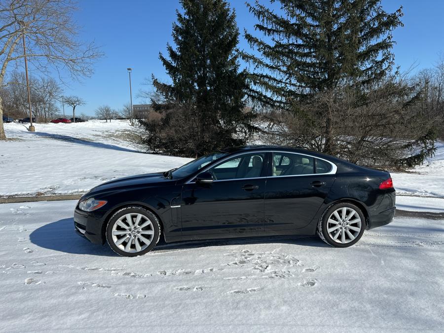 2010 Jaguar XF Premium Luxury photo