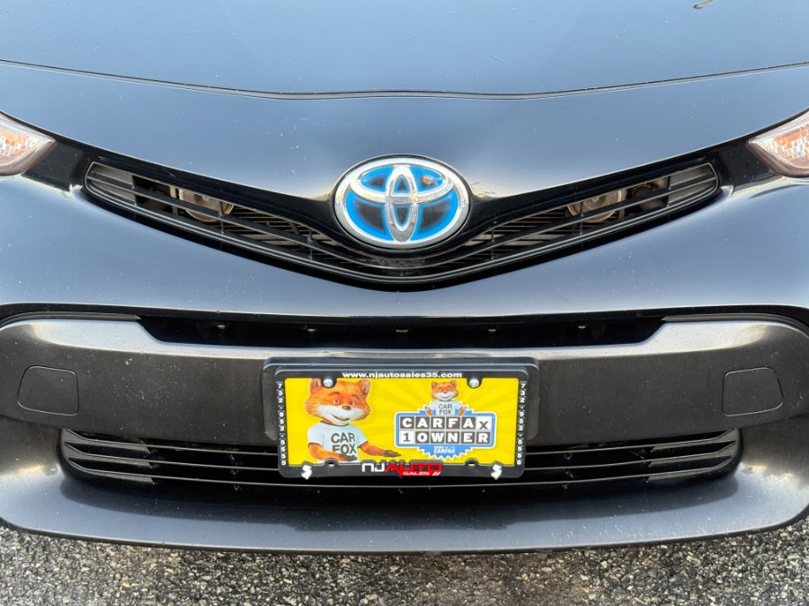 2016 Toyota Prius v 5dr Wgn Two (Natl) photo