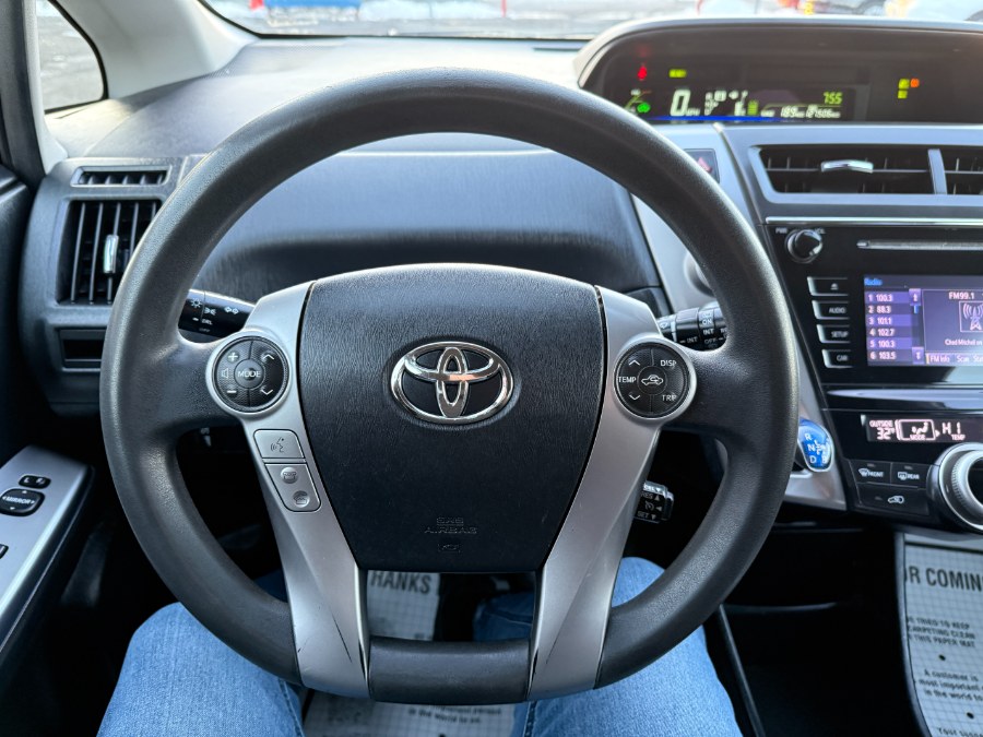 2016 Toyota Prius v 5dr Wgn Two (Natl) photo