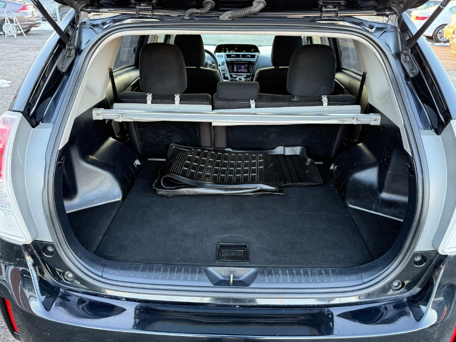 2016 Toyota Prius v 5dr Wgn Two (Natl) photo