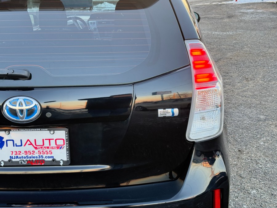 2016 Toyota Prius v 5dr Wgn Two (Natl) photo