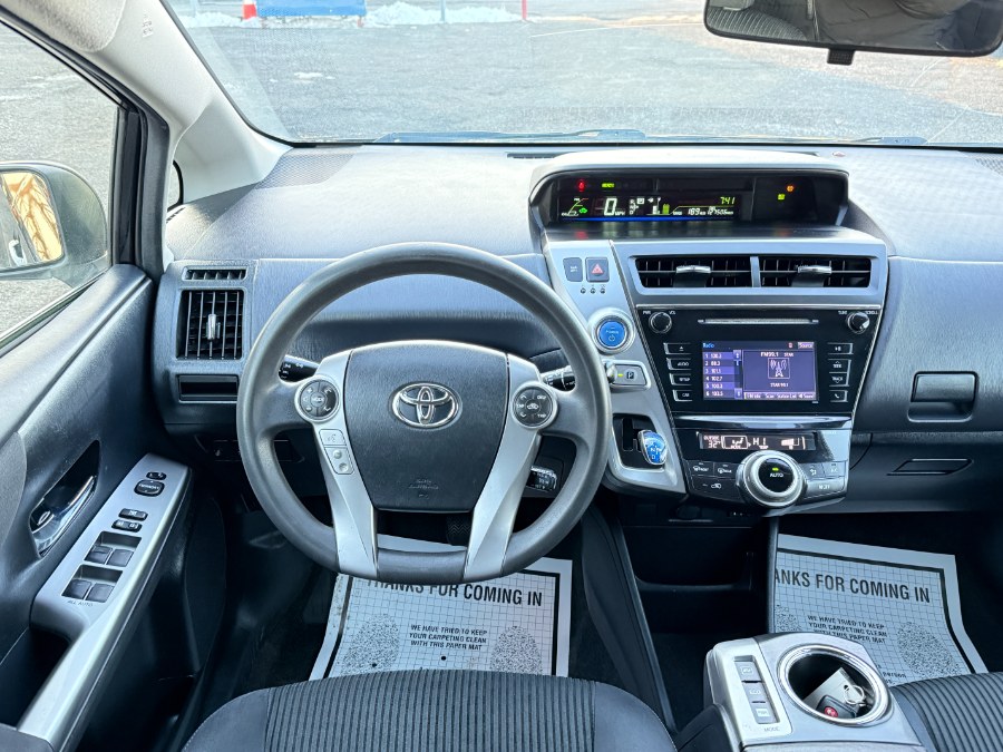 2016 Toyota Prius v 5dr Wgn Two (Natl) photo