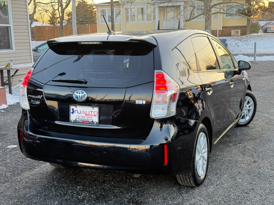 2016 Toyota Prius v 5dr Wgn Two (Natl) photo
