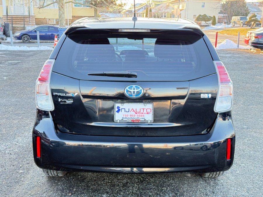 2016 Toyota Prius v 5dr Wgn Two (Natl) photo