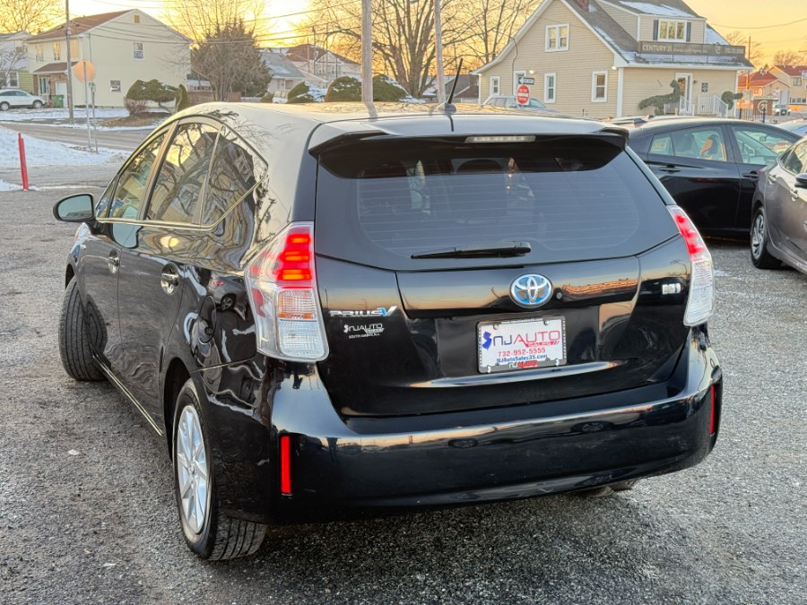 2016 Toyota Prius v 5dr Wgn Two (Natl) photo