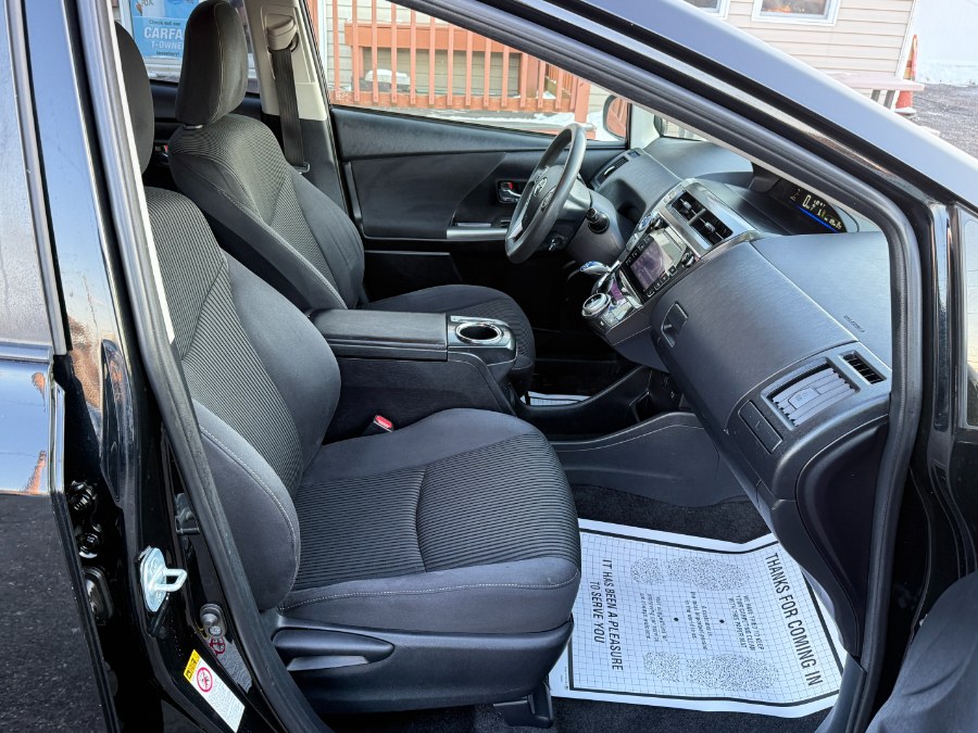 2016 Toyota Prius v 5dr Wgn Two (Natl) photo