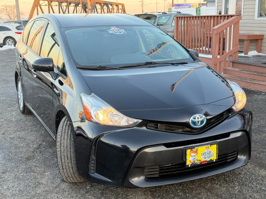 2016 Toyota Prius v 5dr Wgn Two (Natl) photo