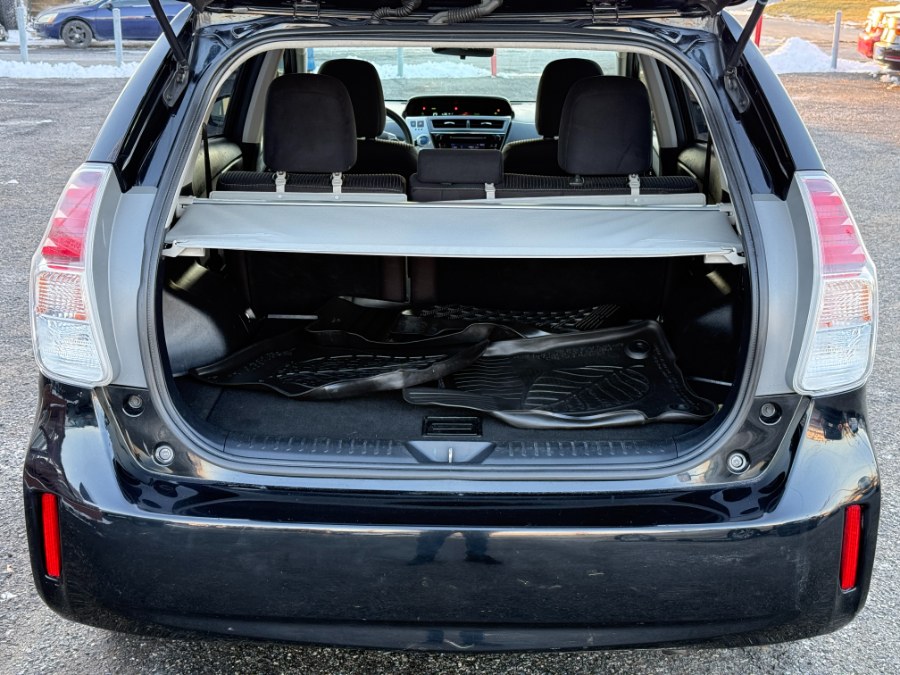 2016 Toyota Prius v 5dr Wgn Two (Natl) photo