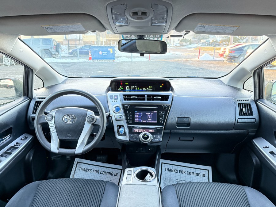2016 Toyota Prius v 5dr Wgn Two (Natl) photo