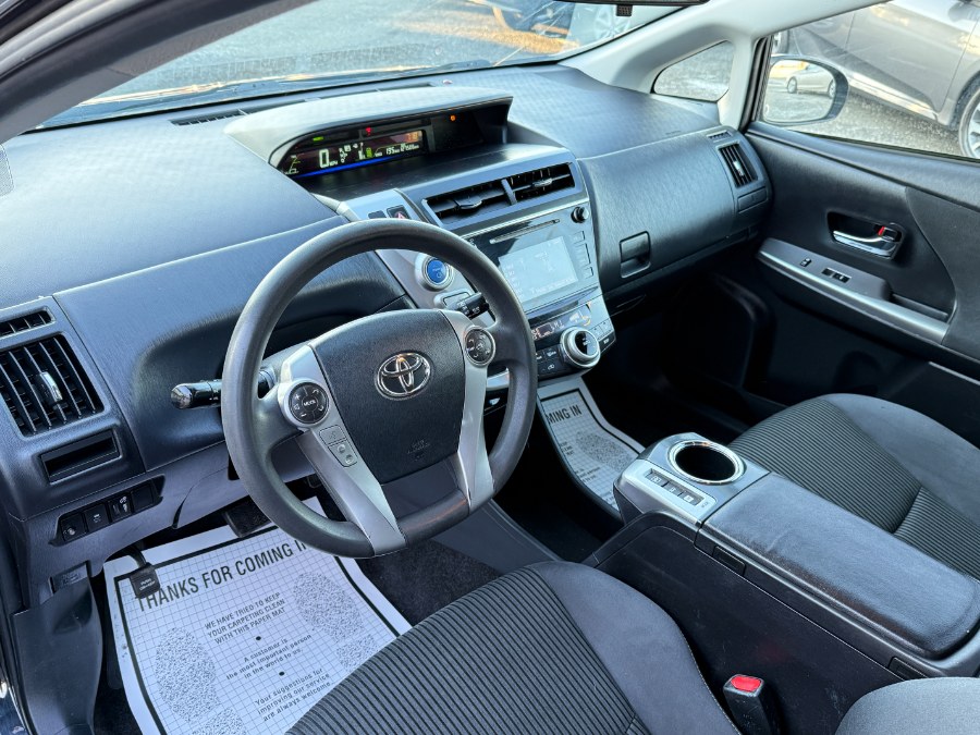 2016 Toyota Prius v 5dr Wgn Two (Natl) photo