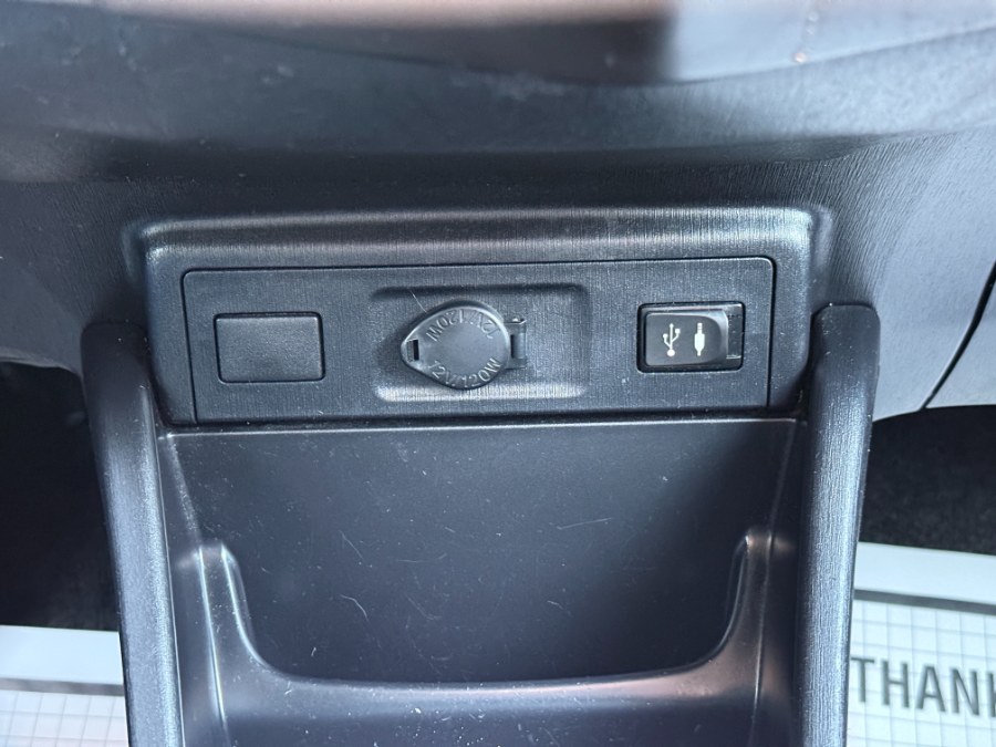 2016 Toyota Prius v 5dr Wgn Two (Natl) photo