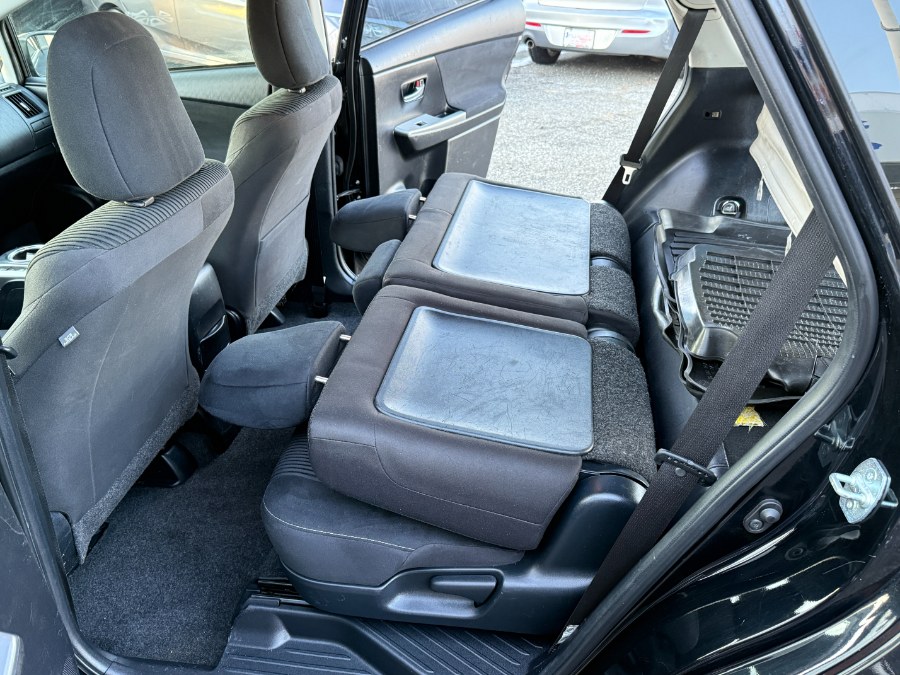 2016 Toyota Prius v 5dr Wgn Two (Natl) photo