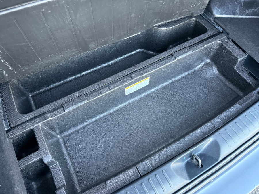 2016 Toyota Prius v 5dr Wgn Two (Natl) photo