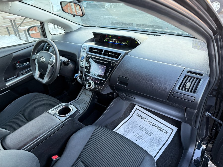 2016 Toyota Prius v 5dr Wgn Two (Natl) photo