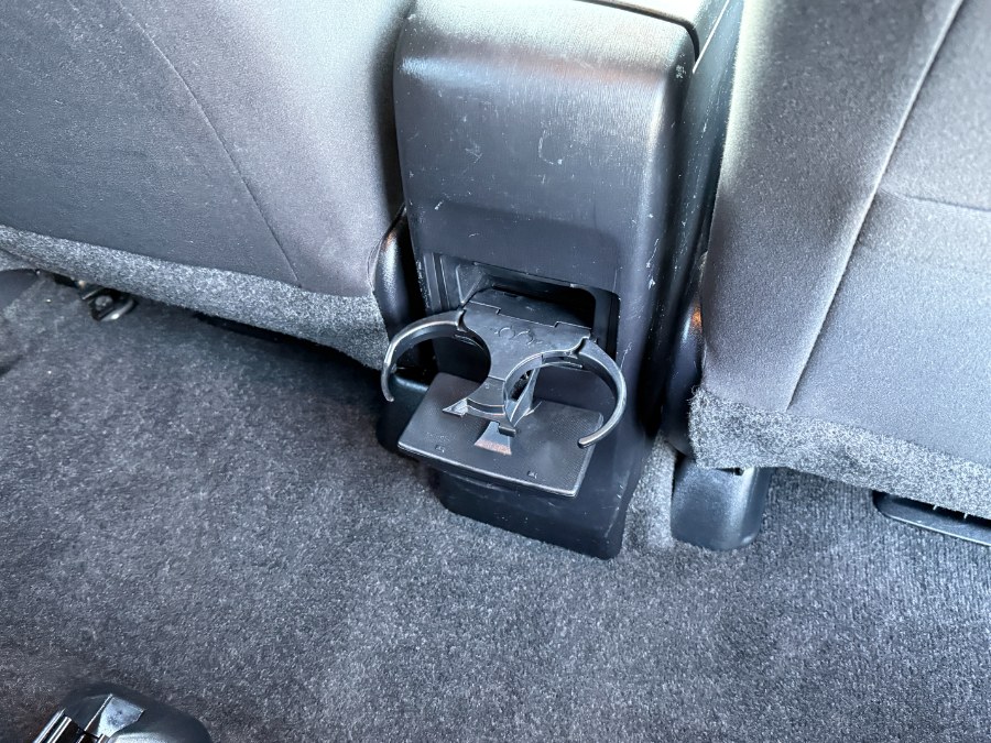 2016 Toyota Prius v 5dr Wgn Two (Natl) photo
