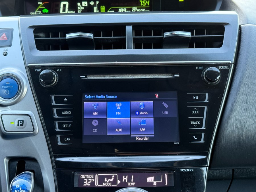 2016 Toyota Prius v 5dr Wgn Two (Natl) photo