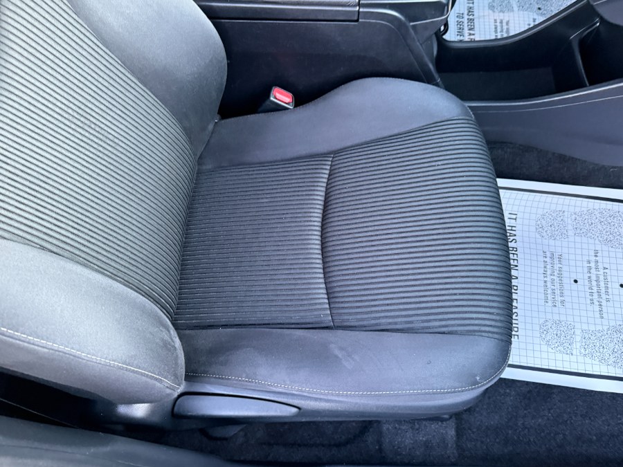 2016 Toyota Prius v 5dr Wgn Two (Natl) photo
