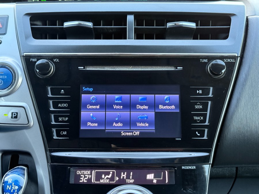 2016 Toyota Prius v 5dr Wgn Two (Natl) photo