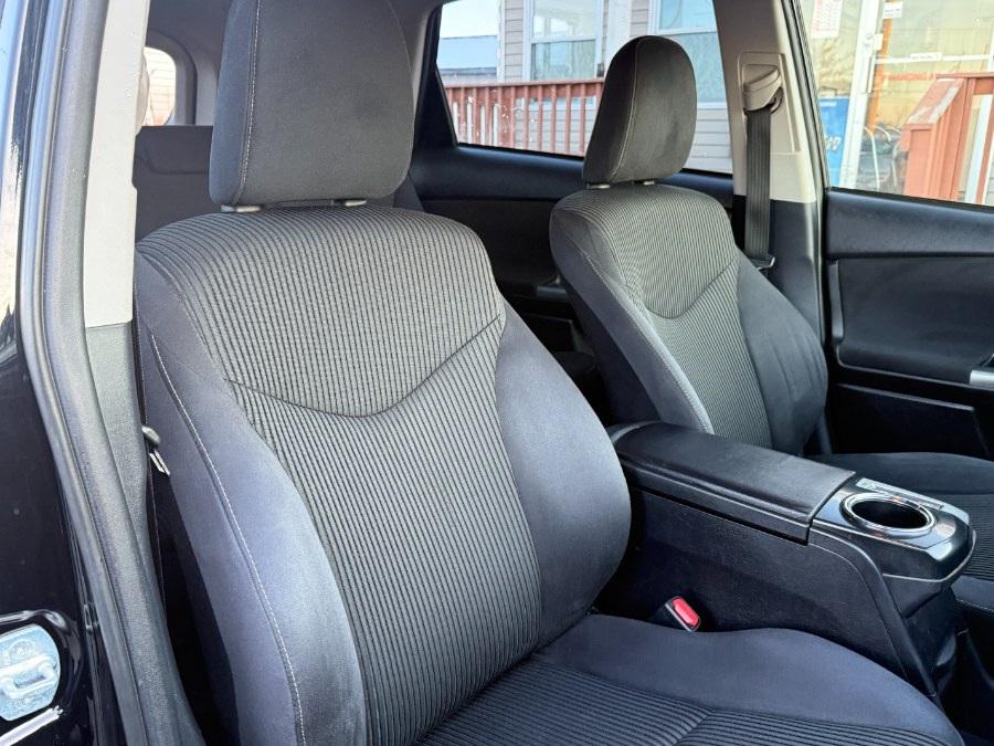 2016 Toyota Prius v 5dr Wgn Two (Natl) photo