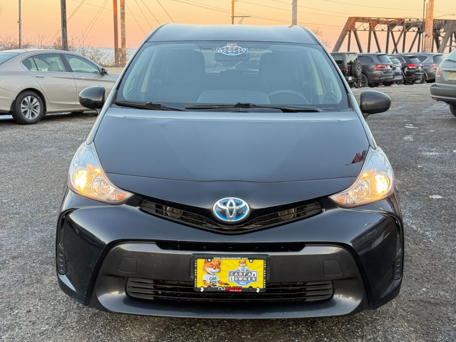 2016 Toyota Prius v 5dr Wgn Two (Natl) photo