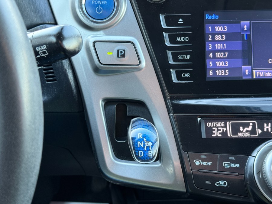 2016 Toyota Prius v 5dr Wgn Two (Natl) photo