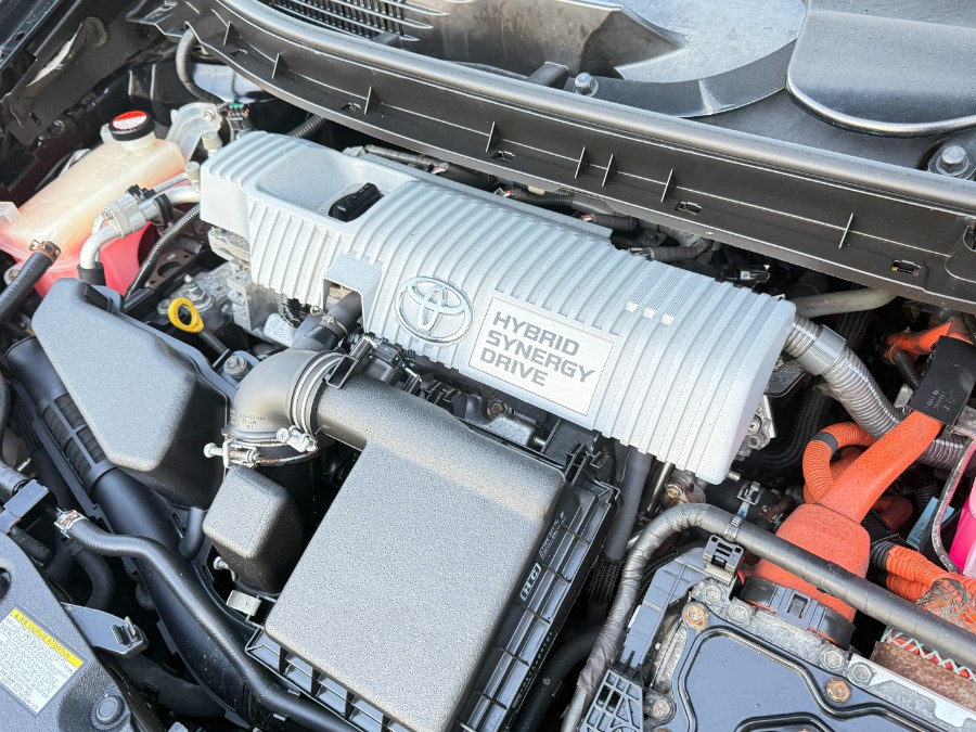 2016 Toyota Prius v 5dr Wgn Two (Natl) photo