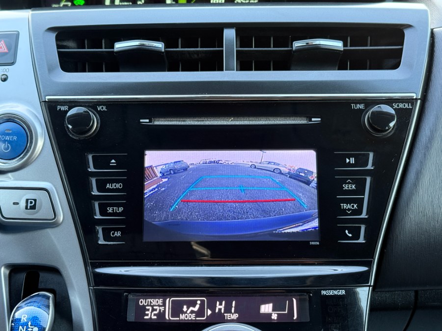 2016 Toyota Prius v 5dr Wgn Two (Natl) photo