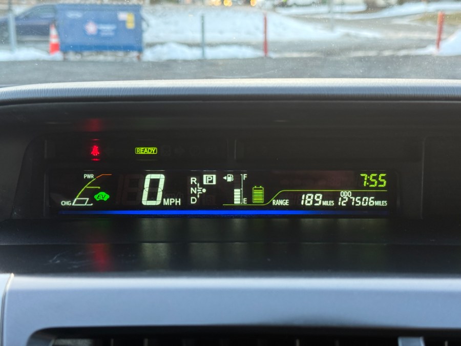 2016 Toyota Prius v 5dr Wgn Two (Natl) photo