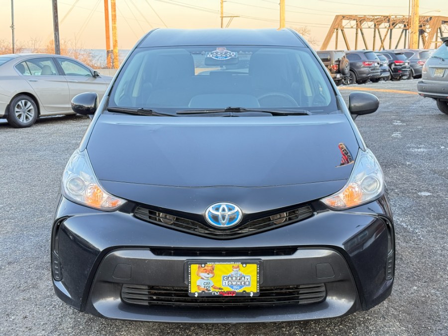 2016 Toyota Prius v 5dr Wgn Two (Natl) photo