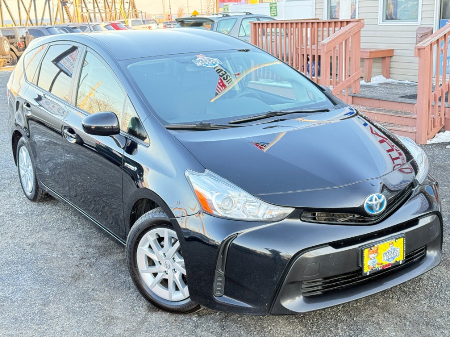 2016 Toyota Prius v 5dr Wgn Two (Natl) photo