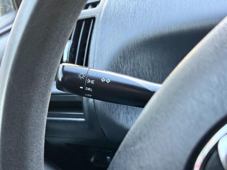 2016 Toyota Prius v 5dr Wgn Two (Natl) photo