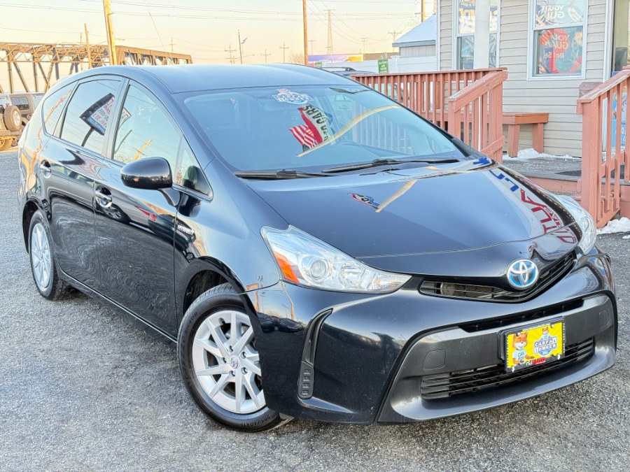 2016 Toyota Prius v 5dr Wgn Two (Natl) photo